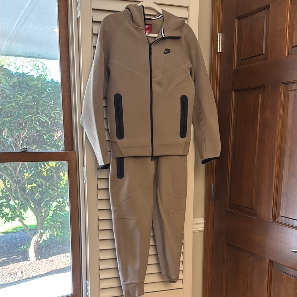 Nike Sportswear Tech Fleece Windrunner & Jogger. Khaki/ Black. Never worn.